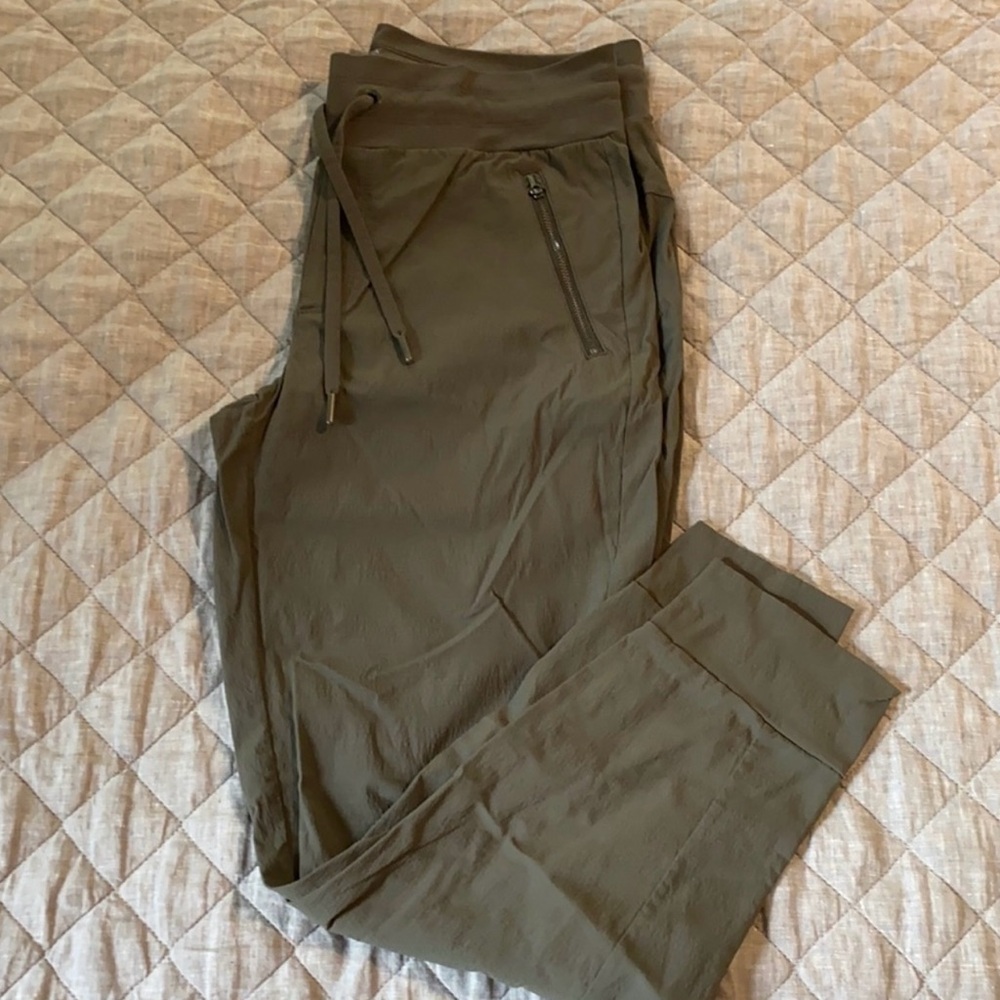 Athleta Trekki North Jogger Size 12